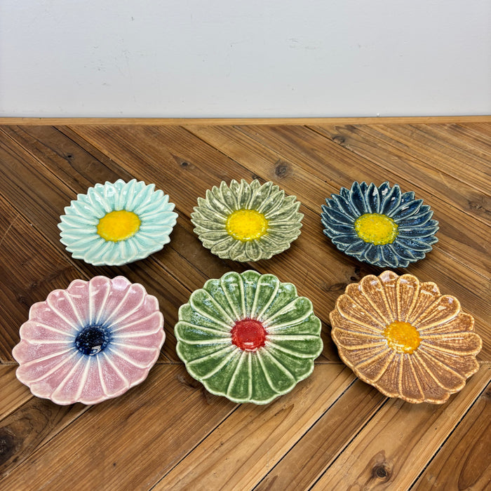 Flower Shaped Plate - 6 Colors