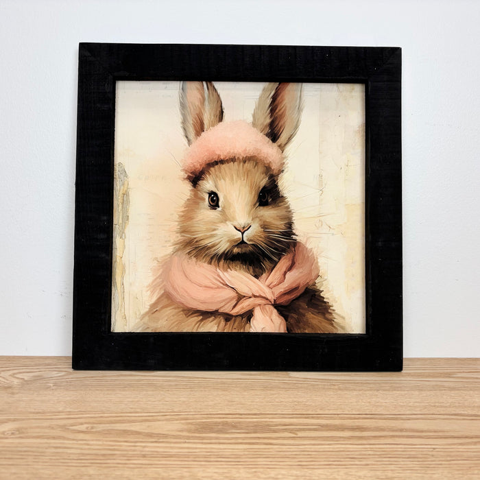 Claire - Black Frame