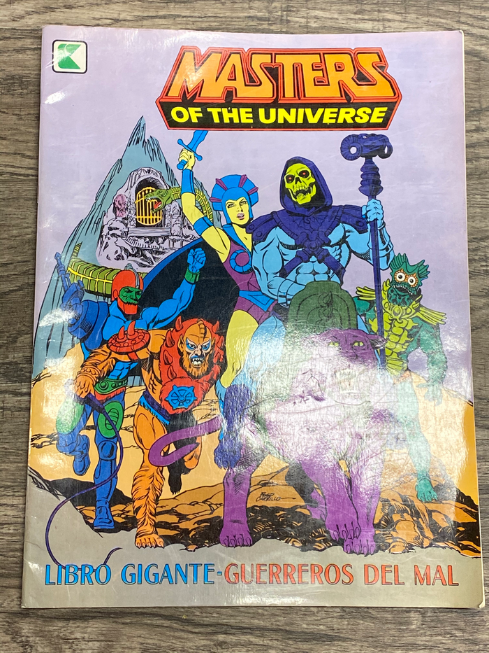 Spanish Language Golden Master of the Universe Libro Gigante - Guerreros Del Mal