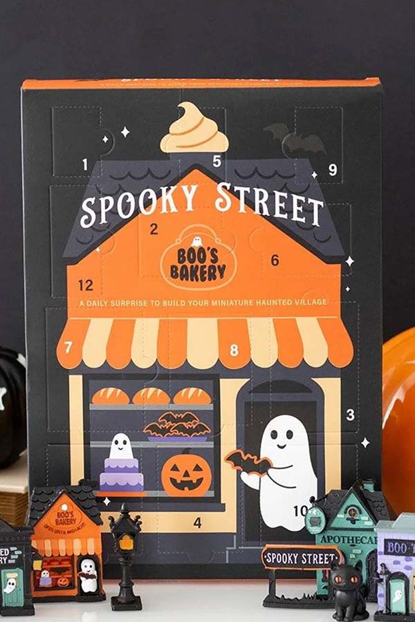 Spooky Street 12-day Halloween | ADVENT CALENDAR (DAMAGED)**